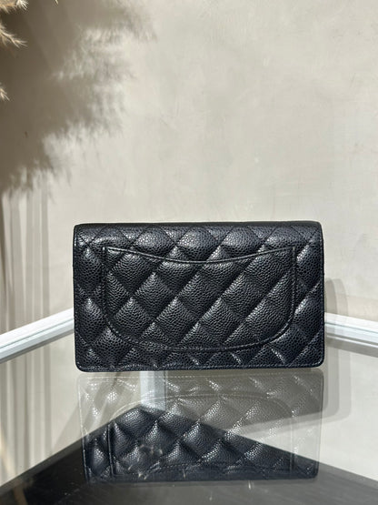 CHANEL 粒面牛皮雙折長夾 - 黑銀28開