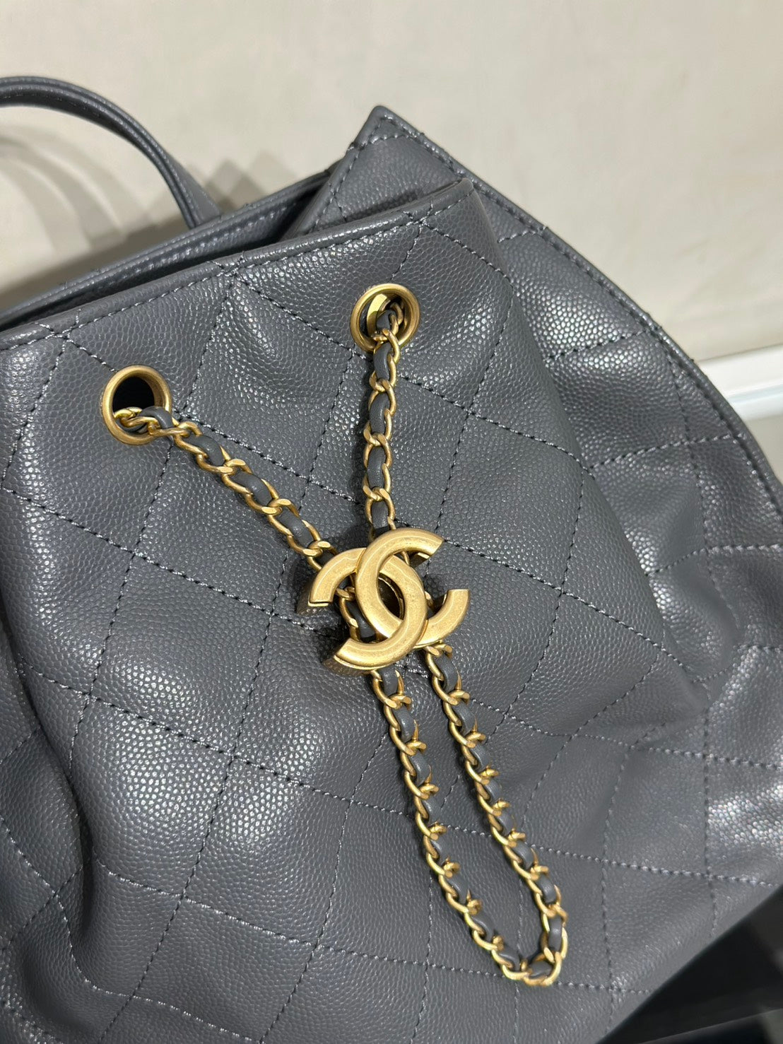 CHANEL 25B束口雙肩後背包 - 深灰金
