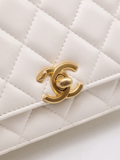 CHANEL 23P皮穿鍊雙C造型WOC - 白金