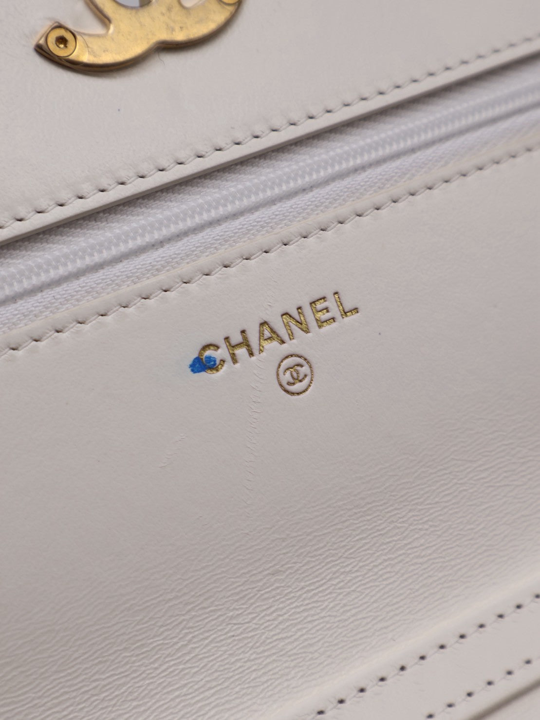 CHANEL 23P皮穿鍊雙C造型WOC - 白金