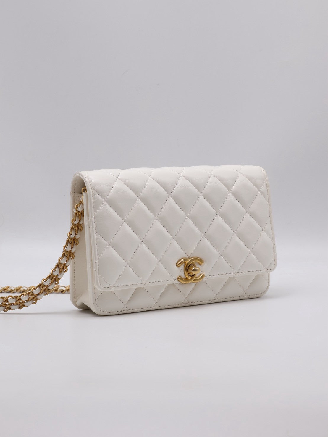 CHANEL 23P皮穿鍊雙C造型WOC - 白金