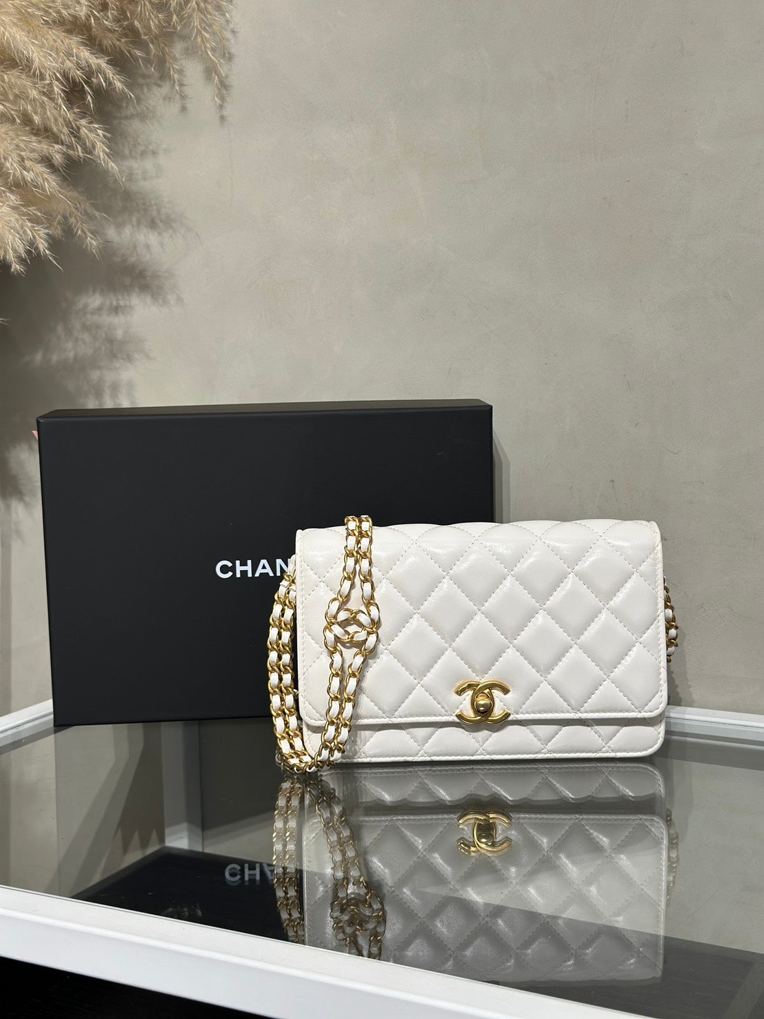 CHANEL 23P皮穿鍊雙C造型WOC - 白金