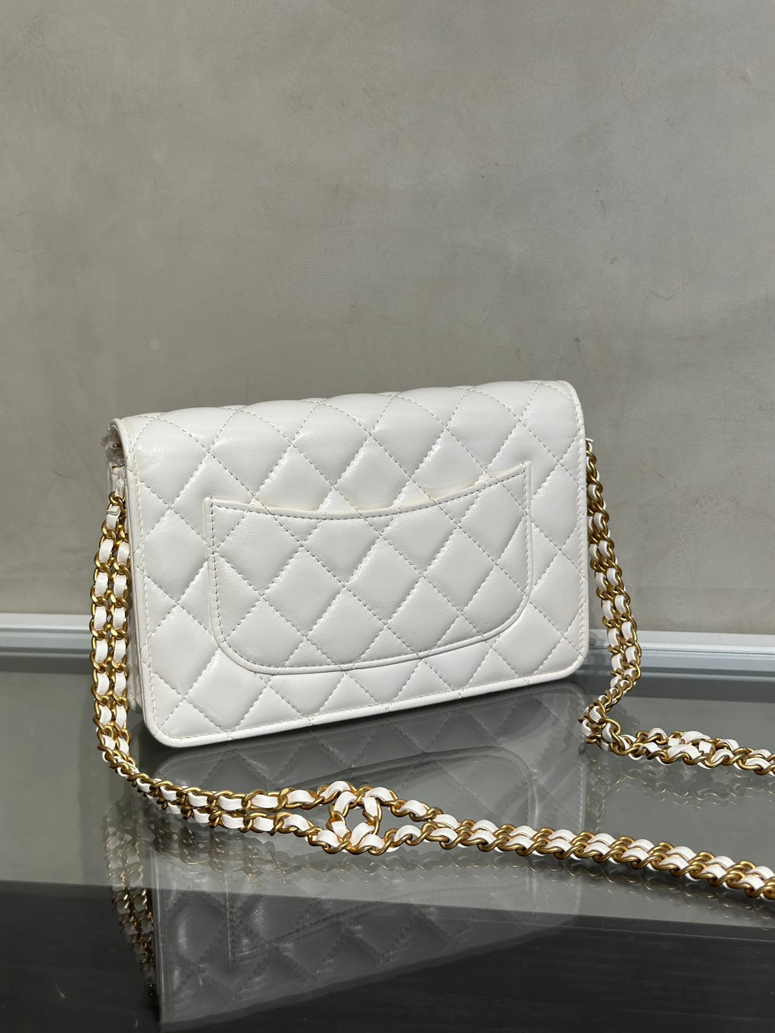 CHANEL 23P皮穿鍊雙C造型WOC - 白金