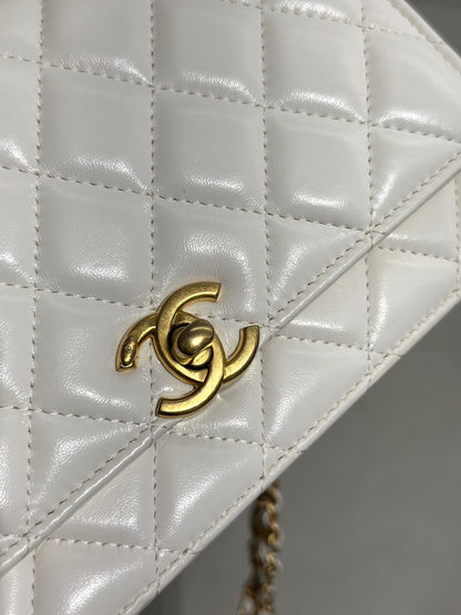 CHANEL 23P皮穿鍊雙C造型WOC - 白金