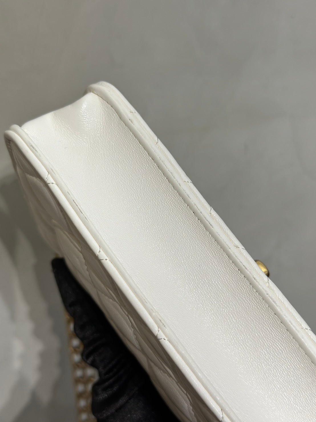 CHANEL 23P皮穿鍊雙C造型WOC - 白金