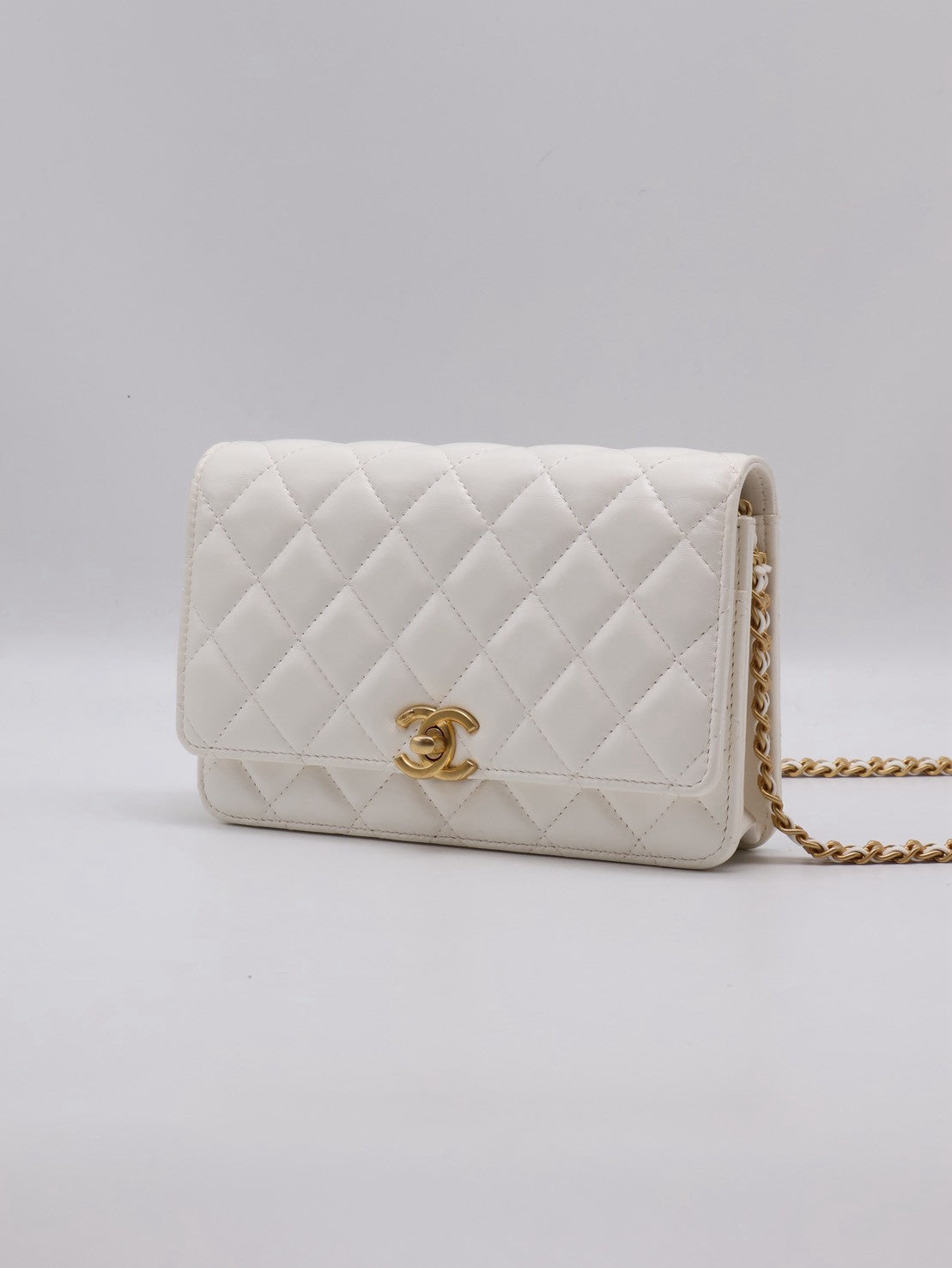 CHANEL 23P皮穿鍊雙C造型WOC - 白金