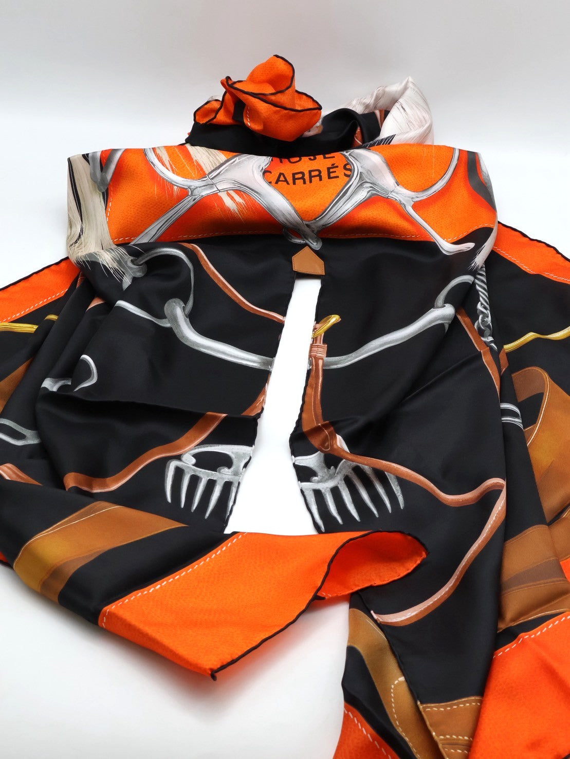 HERMES Projets Carres Poncho 馬具博物館披肩 140 - 黑