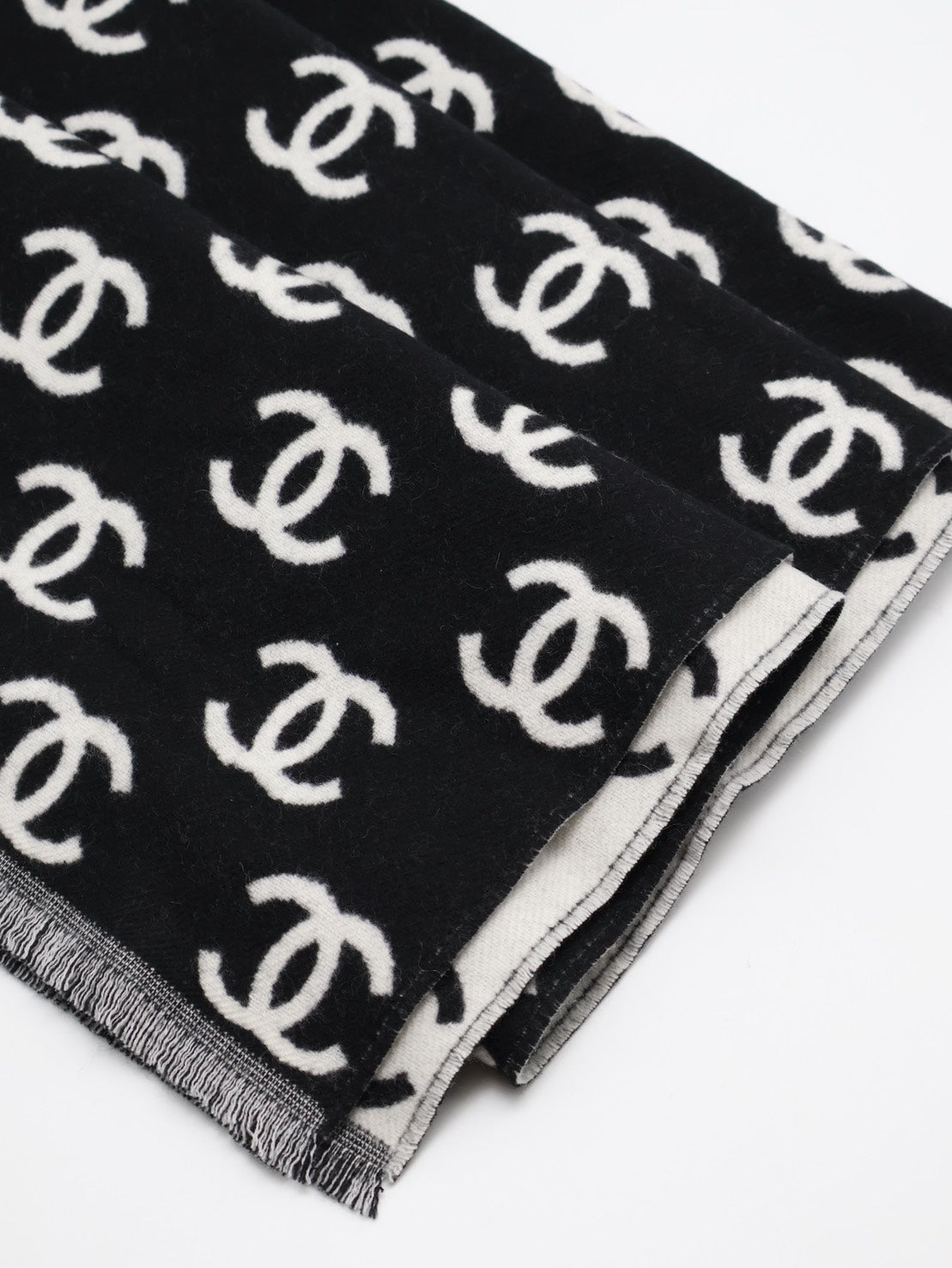 CHANEL 經典雙C雙面羊絨圍巾