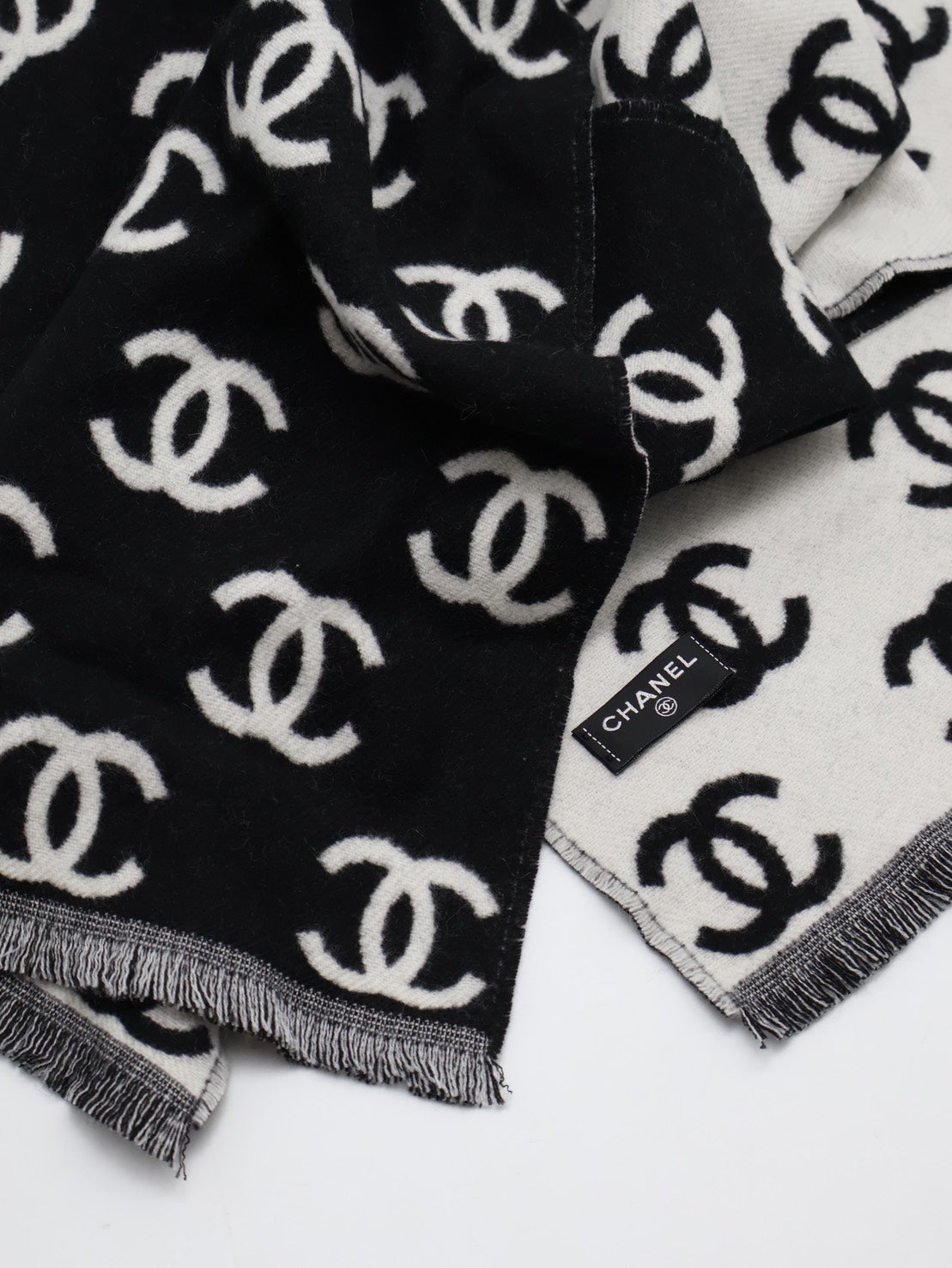 CHANEL 經典雙C雙面羊絨圍巾