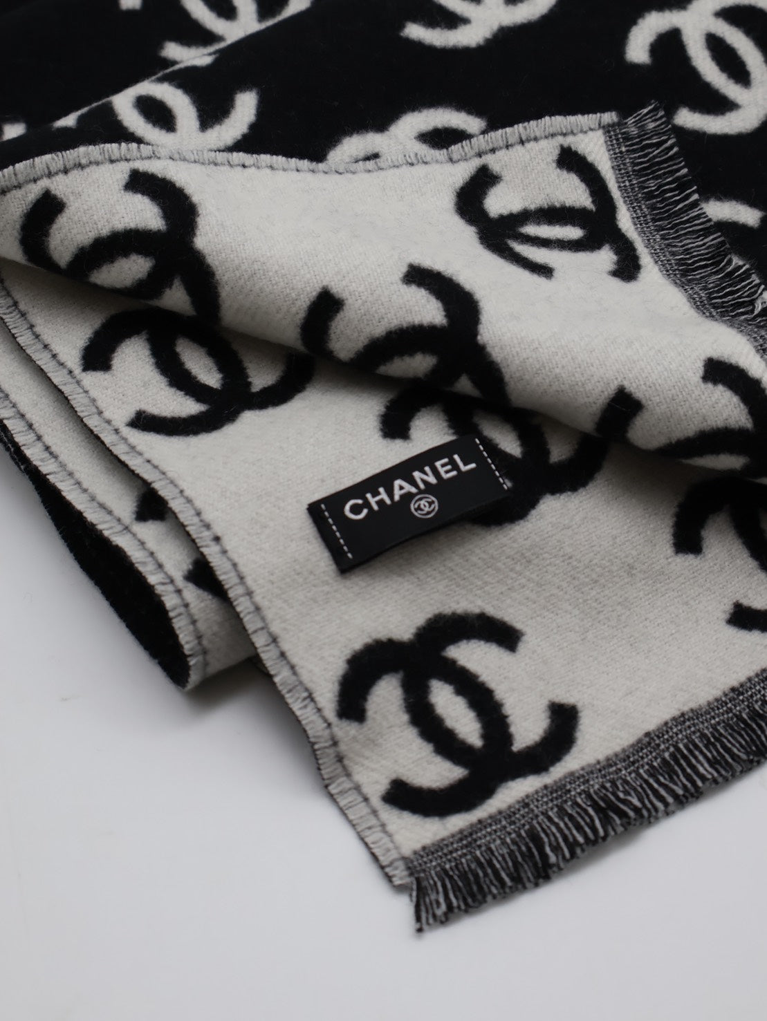 CHANEL 經典雙C雙面羊絨圍巾