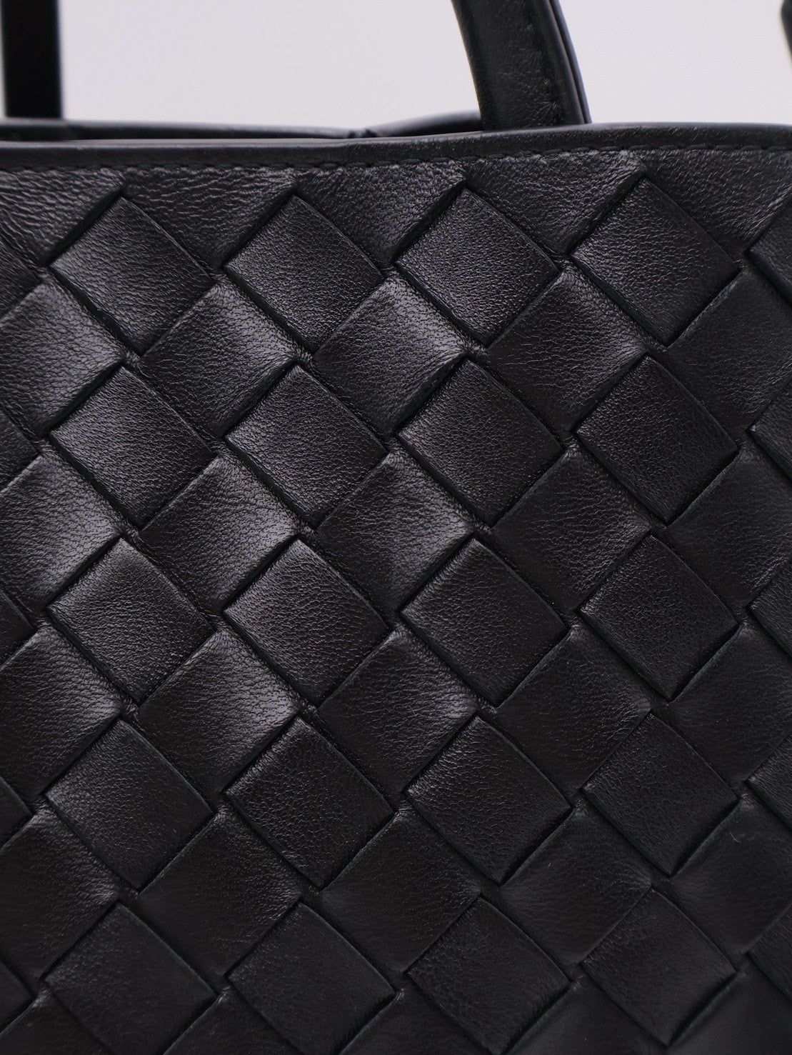 BOTTEGA VENETA Andiamo編織單肩包 - 中號黑金