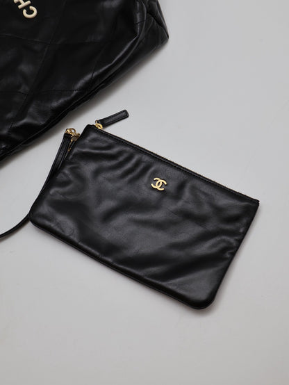 CHANEL 22 Bag - 中號白字黑金
