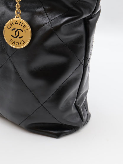 CHANEL 22 Bag - 中號白字黑金