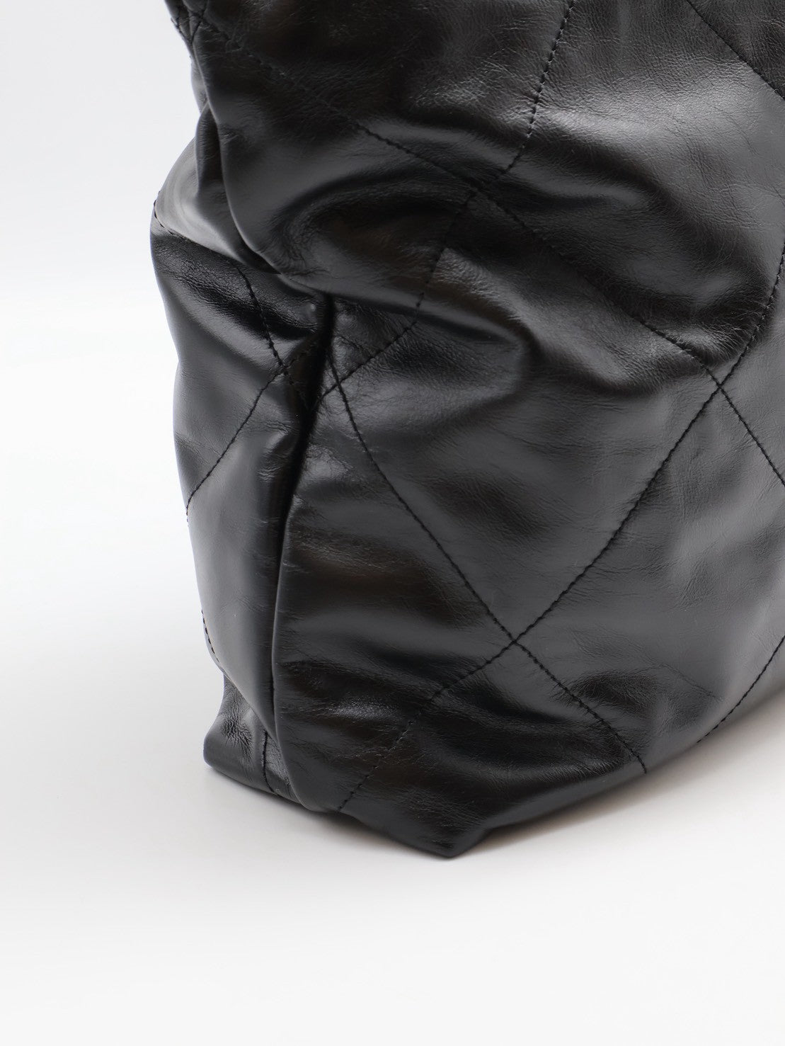 CHANEL 22 Bag - 中號白字黑金