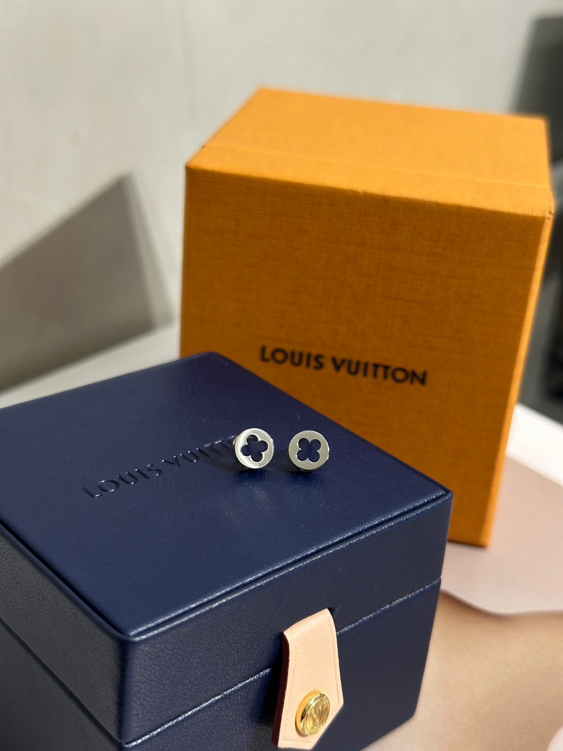 LOUIS VUITTON Empreinte 18K白金耳環