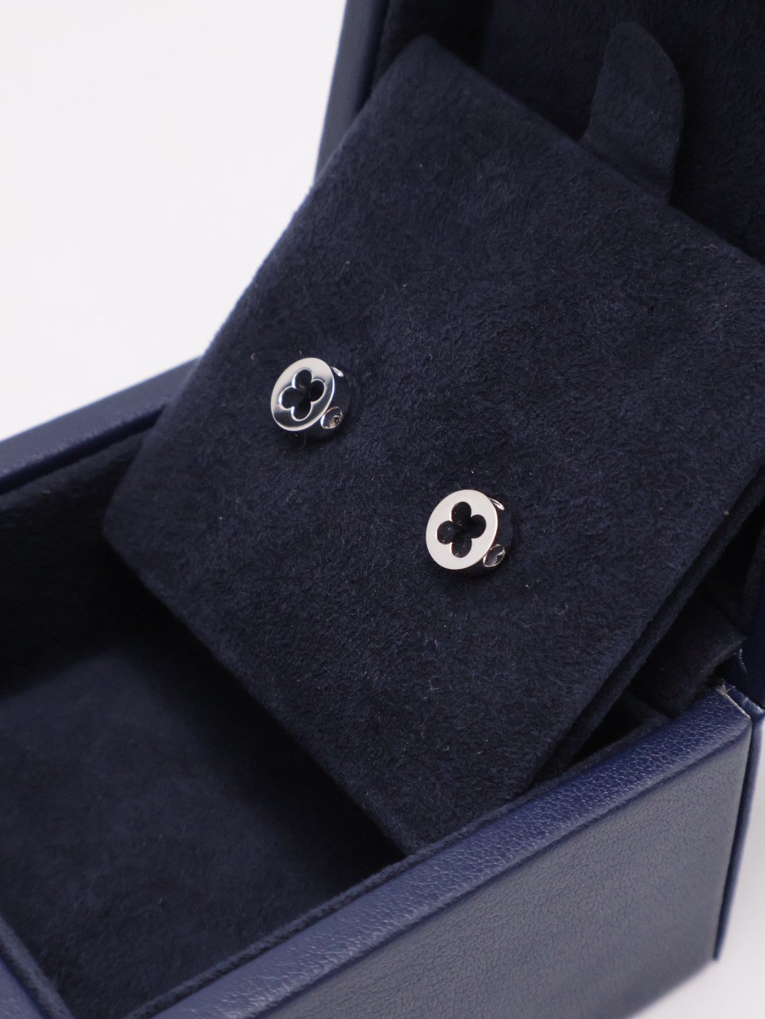 LOUIS VUITTON Empreinte 18K白金耳環