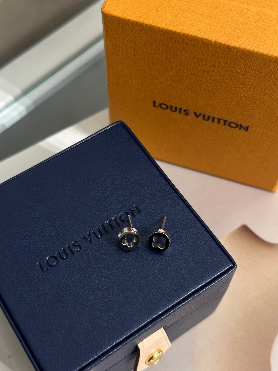 LOUIS VUITTON Empreinte 18K白金耳環