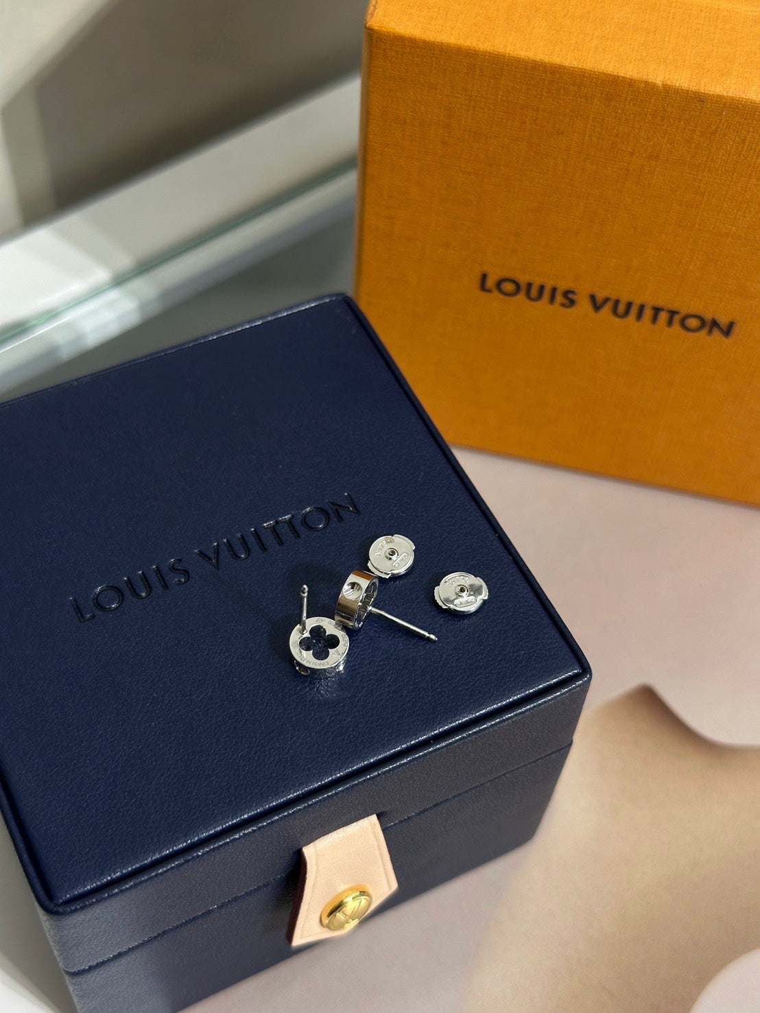LOUIS VUITTON Empreinte 18K白金耳環