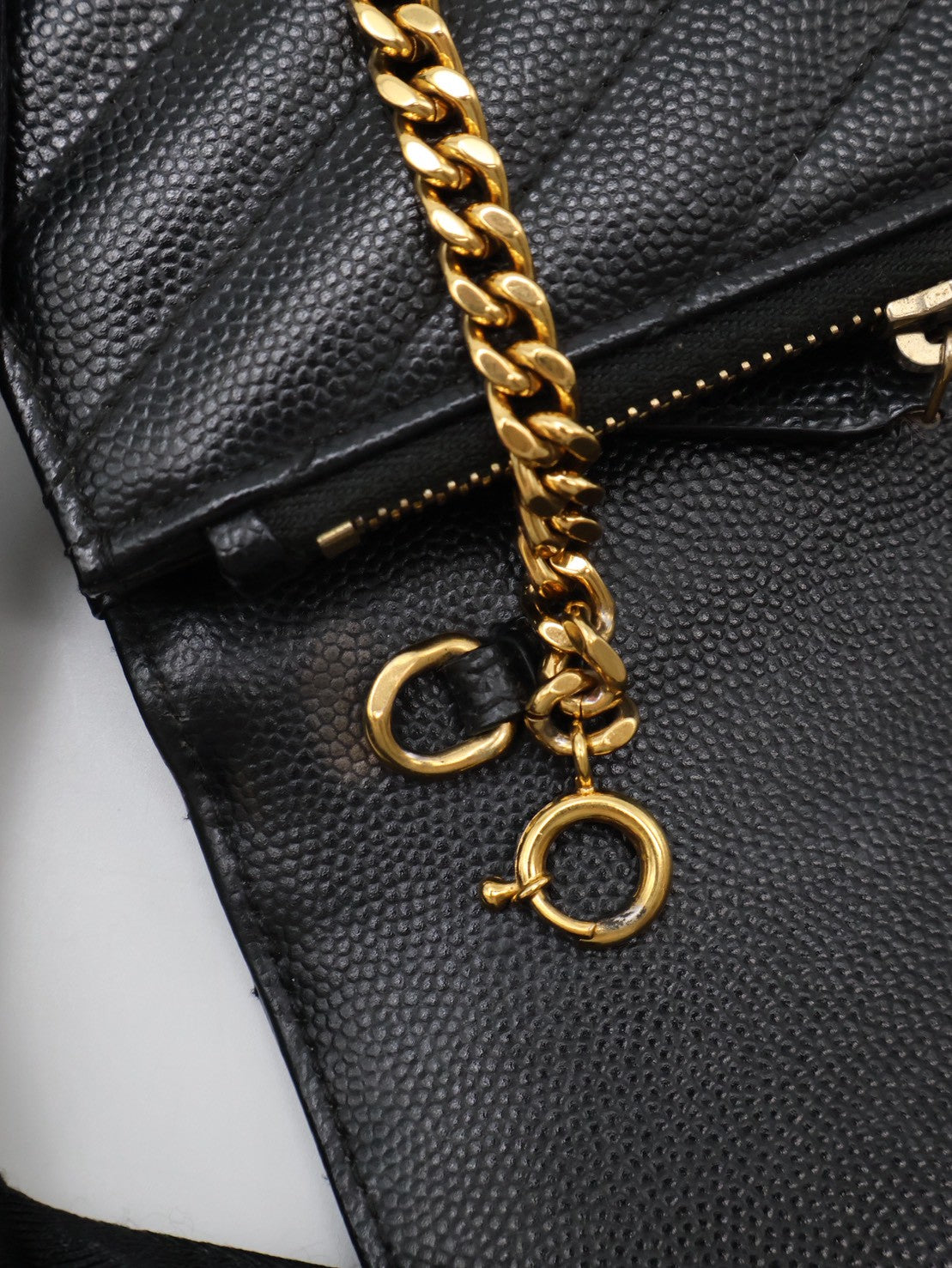 YSL 經典V紋粒面牛皮WOC - 19 黑金