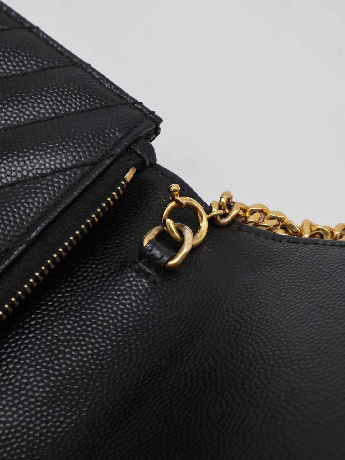 YSL 經典V紋粒面牛皮WOC - 19 黑金