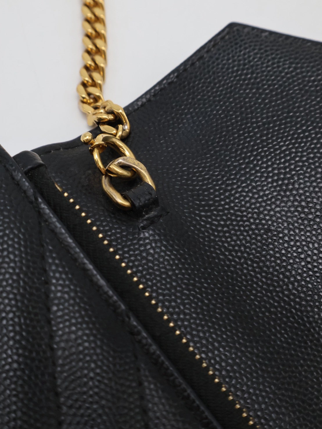 YSL 經典V紋粒面牛皮WOC - 19 黑金
