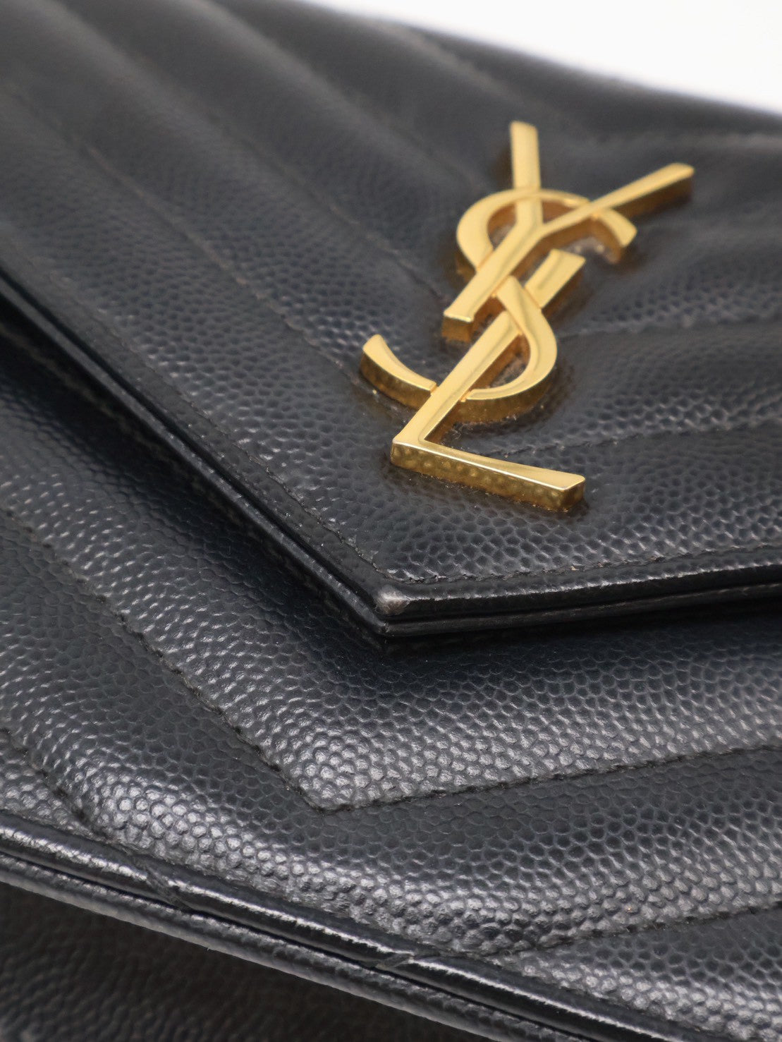 YSL 經典V紋粒面牛皮WOC - 19 黑金