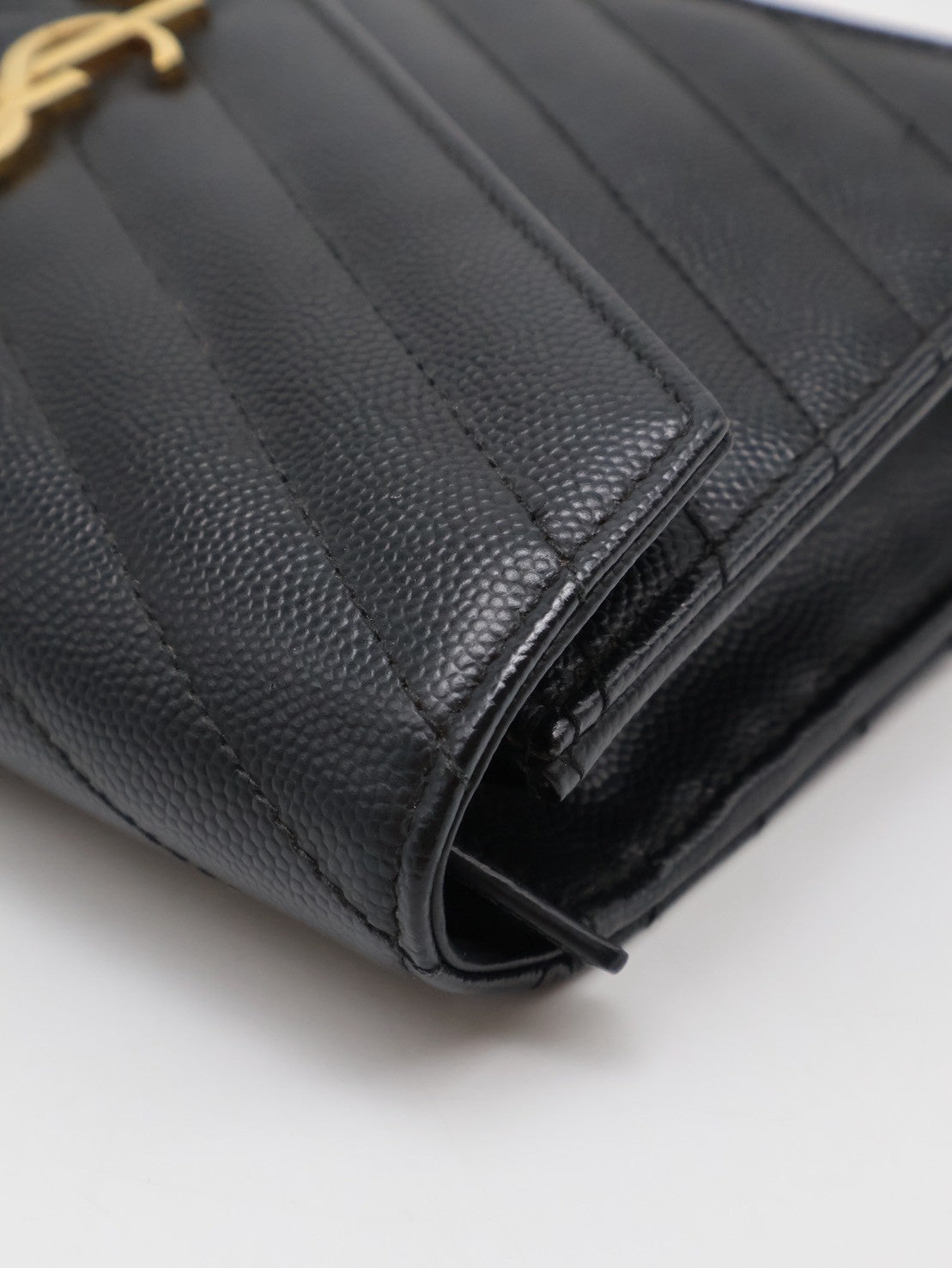 YSL 經典V紋粒面牛皮WOC - 19 黑金