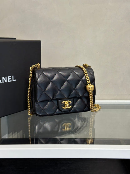 CHANEL 愛心調節釦口蓋包 19 - 羊皮黑金