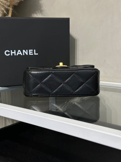 CHANEL 愛心調節釦口蓋包 19 - 羊皮黑金