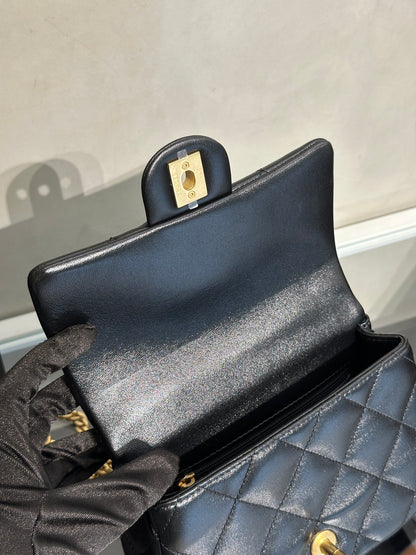 CHANEL 愛心調節釦口蓋包 19 - 羊皮黑金