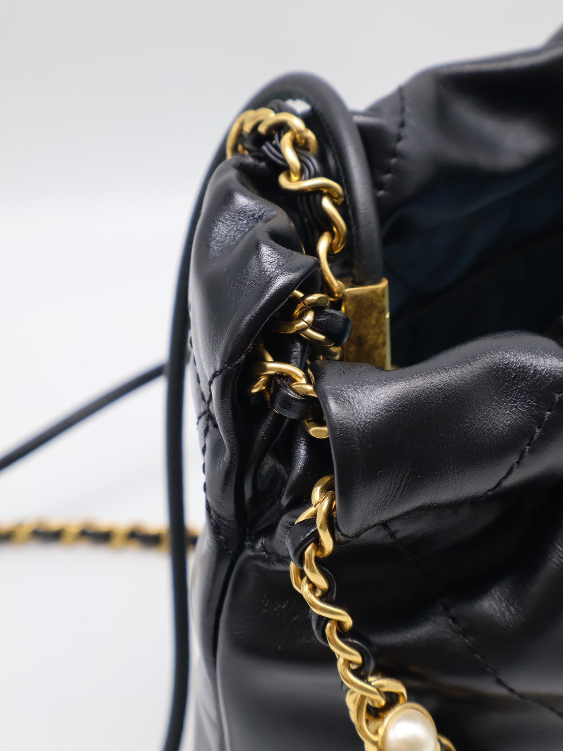 CHANEL 22 Mini Bag 珍珠雙C鍊 - 黑金