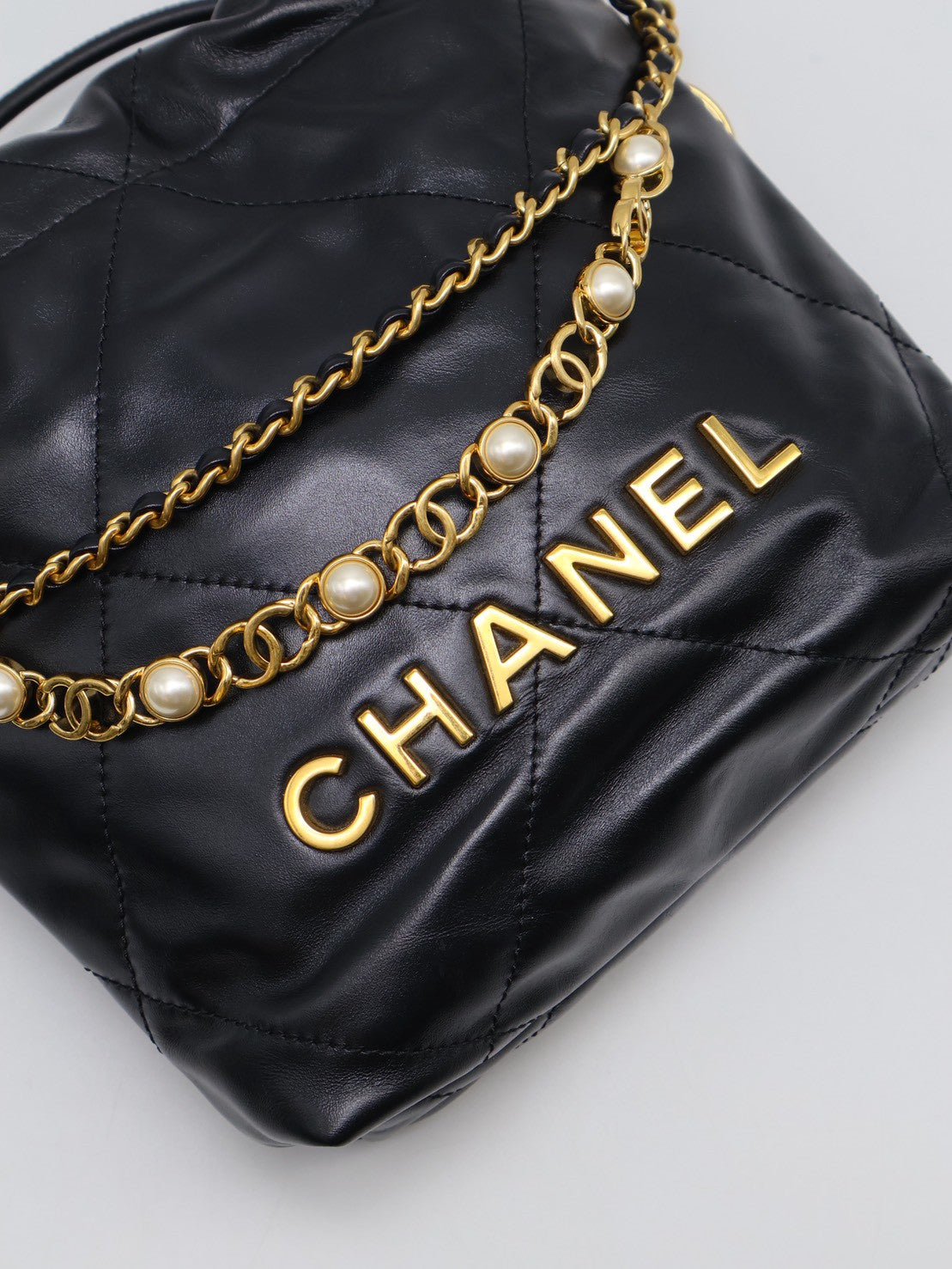 CHANEL 22 Mini Bag 珍珠雙C鍊 - 黑金