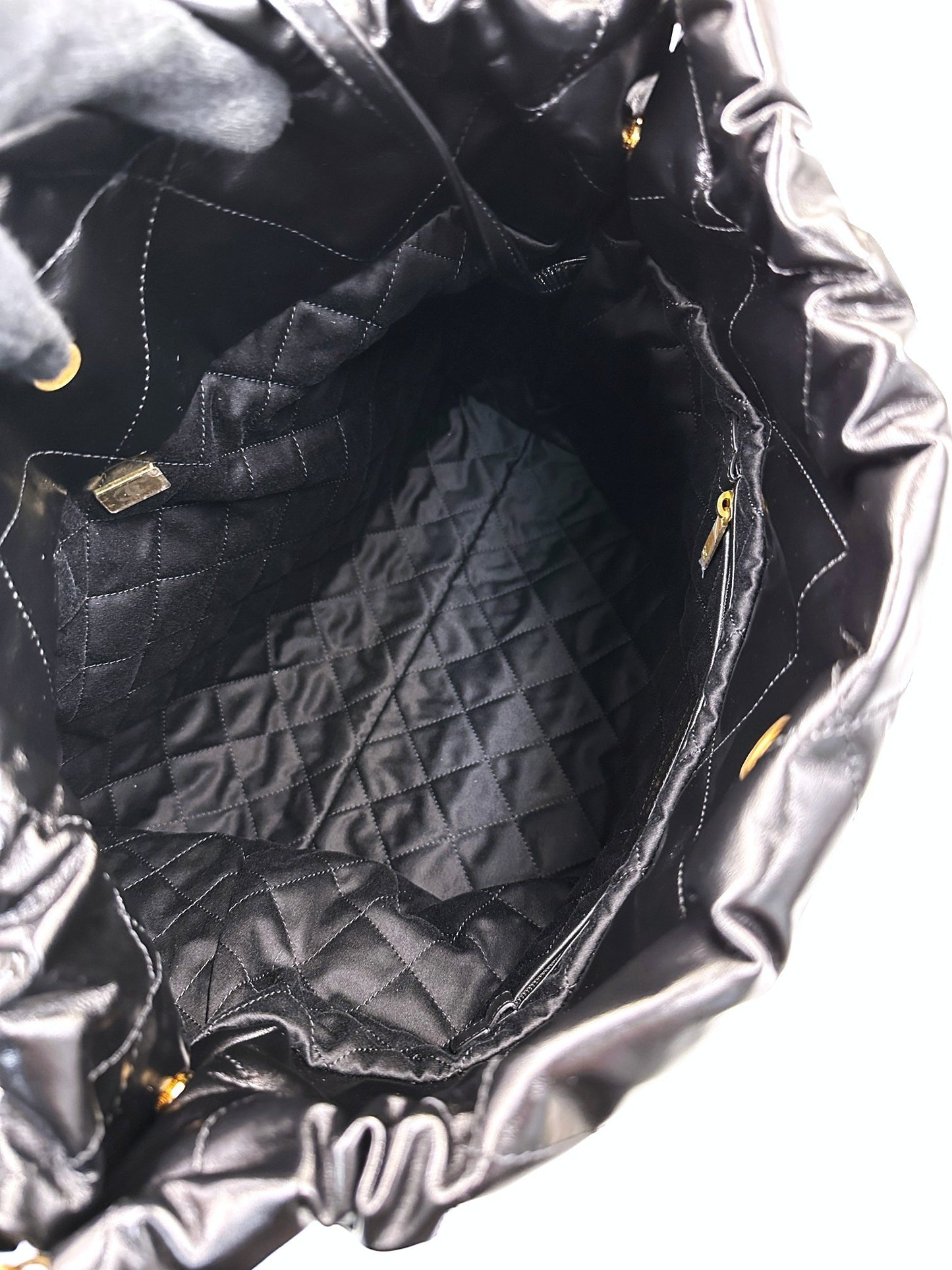 CHANEL 22 Bag - 中號白字黑金