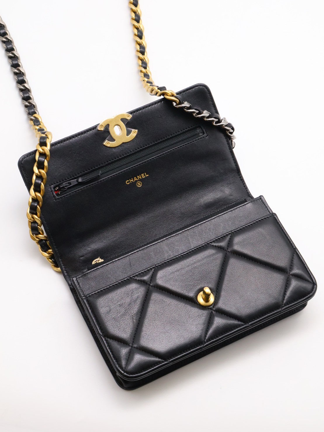 CHANEL 19 經典菱格紋雙色鍊WOC - 黑金