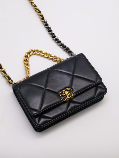 CHANEL 19 經典菱格紋雙色鍊WOC - 黑金
