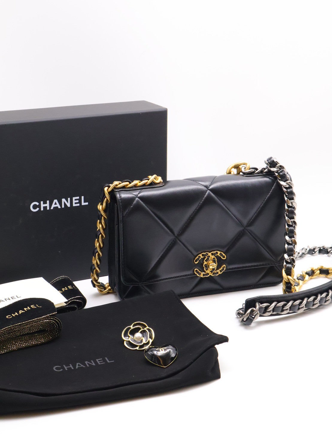 CHANEL 19 經典菱格紋雙色鍊WOC - 黑金