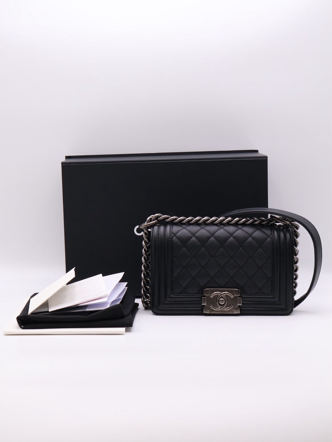CHANEL Boy20 粒面牛皮口蓋包 - 黑銀