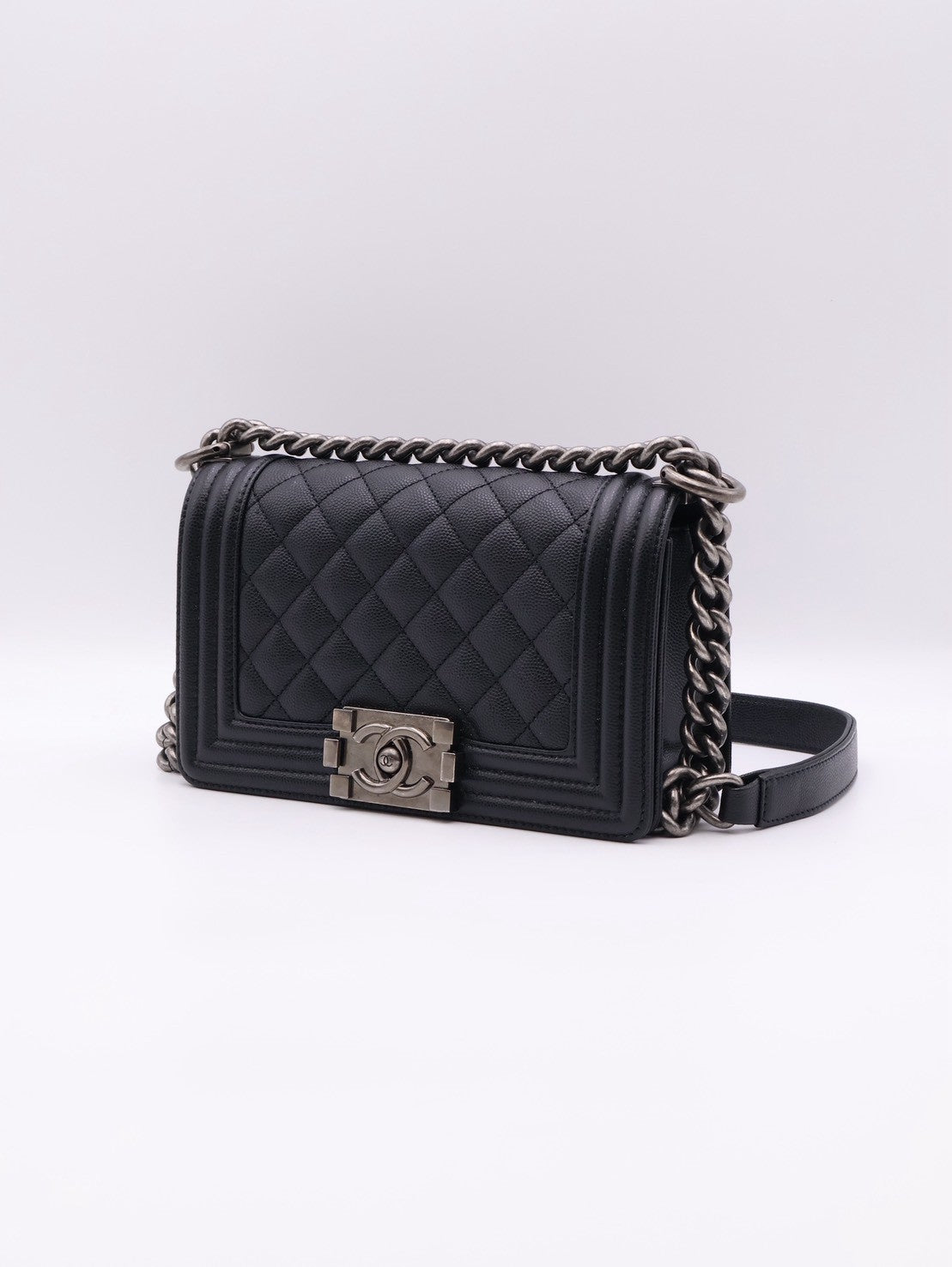 CHANEL Boy20 粒面牛皮口蓋包 - 黑銀
