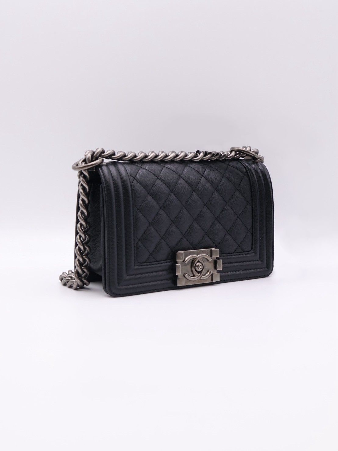CHANEL Boy20 粒面牛皮口蓋包 - 黑銀