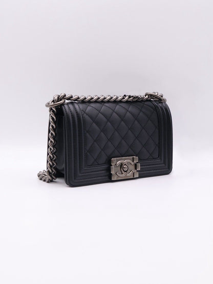 CHANEL Boy20 粒面牛皮口蓋包 - 黑銀