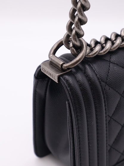 CHANEL Boy20 粒面牛皮口蓋包 - 黑銀