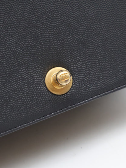 CHANEL Boy20 V紋粒面牛皮口蓋包 - 鐵灰金