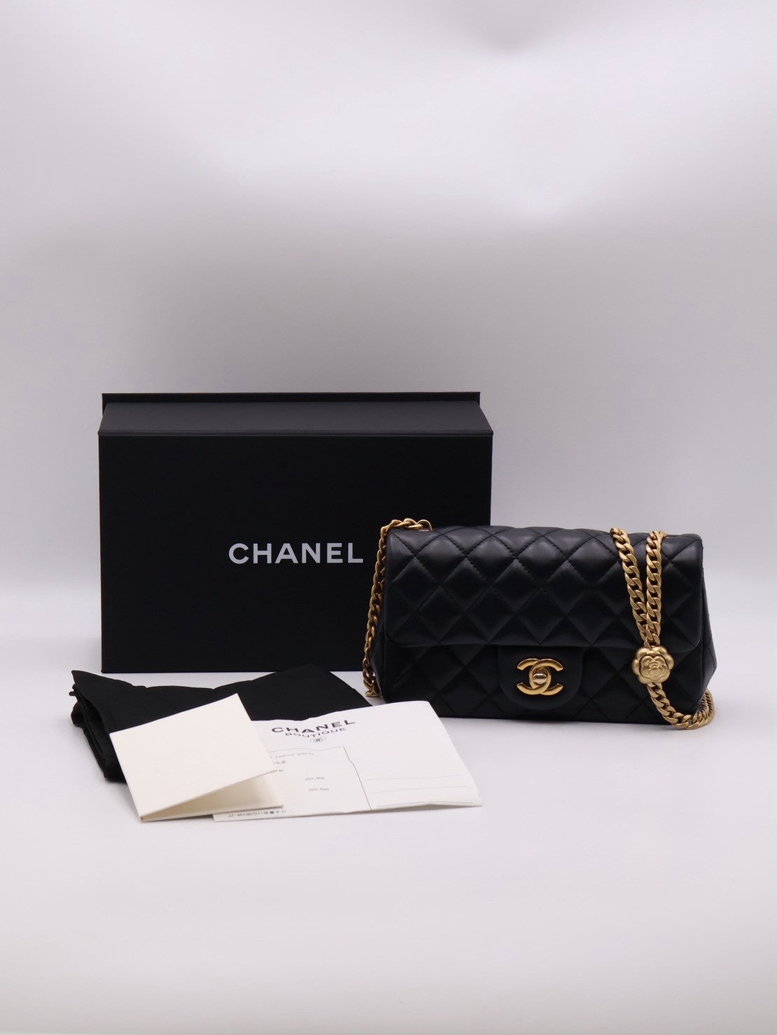 CHANEL 山茶花調節釦羊皮口蓋包 CF20 - 黑金