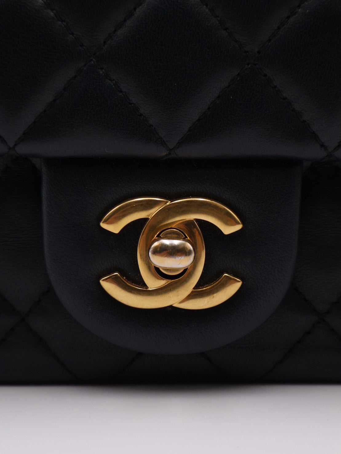 CHANEL 山茶花調節釦羊皮口蓋包 CF20 - 黑金