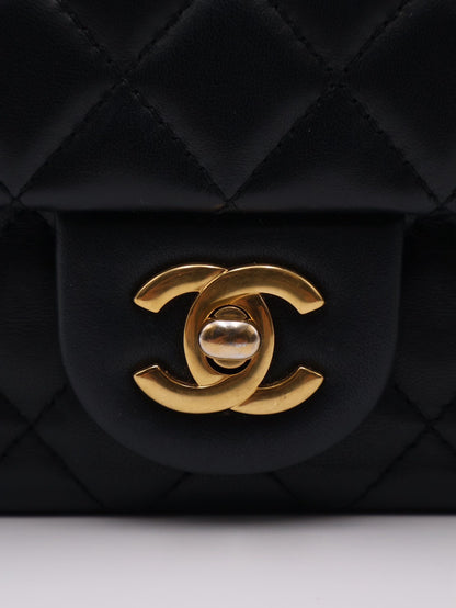CHANEL 山茶花調節釦羊皮口蓋包 CF20 - 黑金