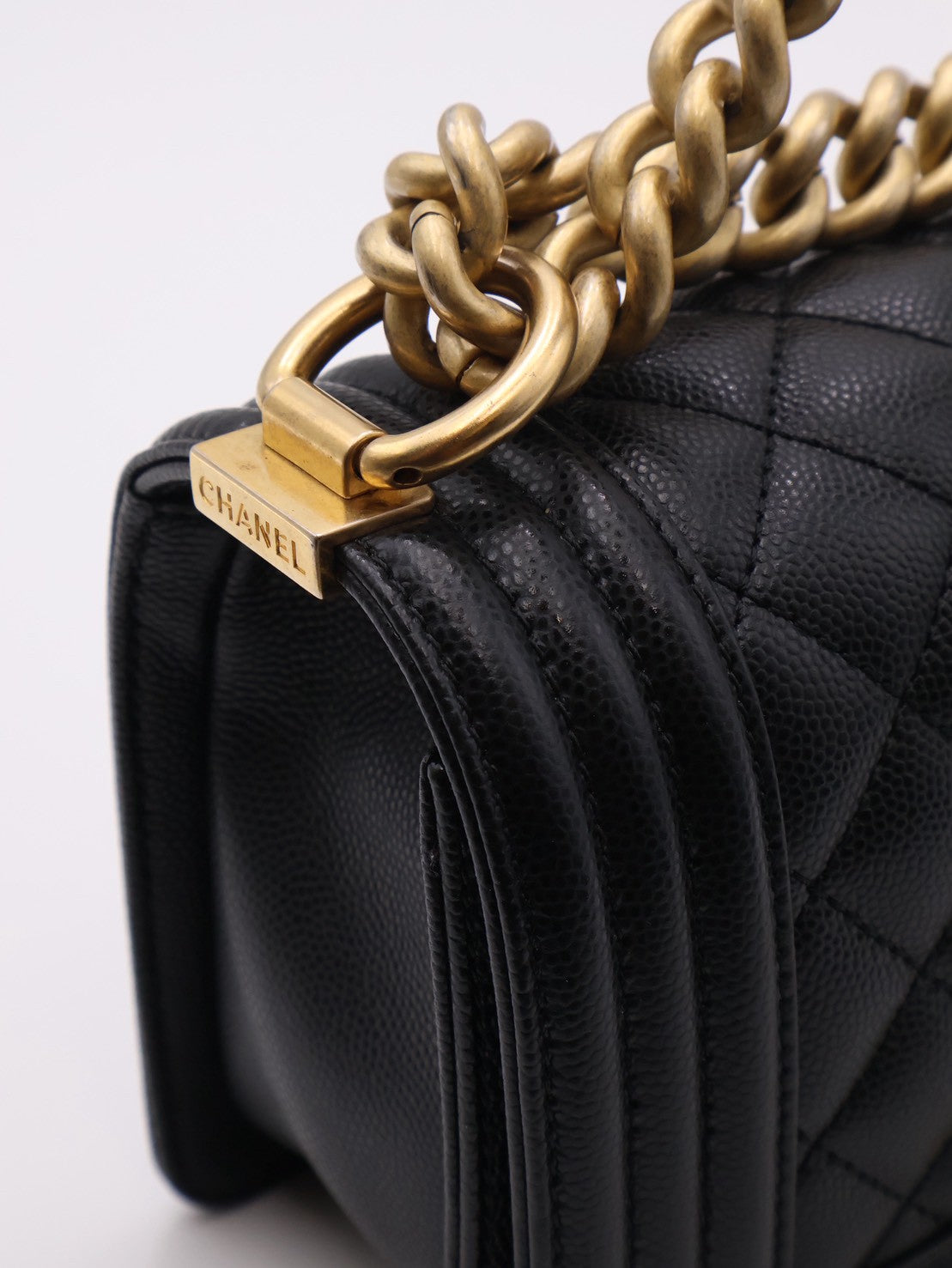 CHANEL Boy20 粒面牛皮口蓋包 - 黑金