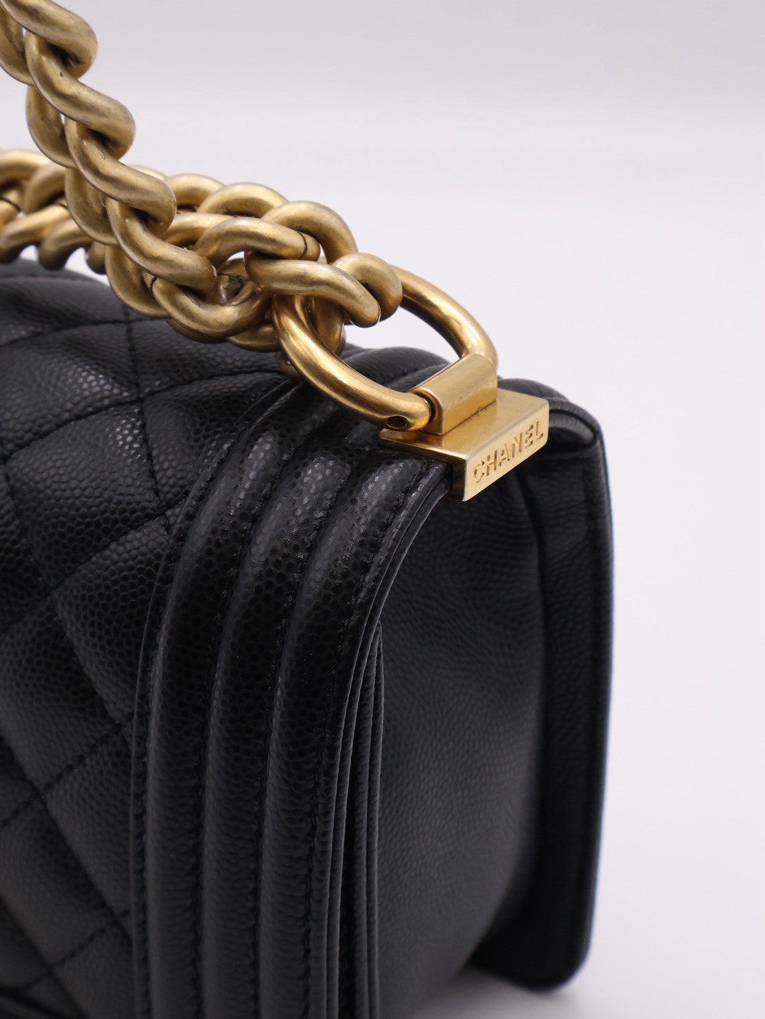 CHANEL Boy20 粒面牛皮口蓋包 - 黑金