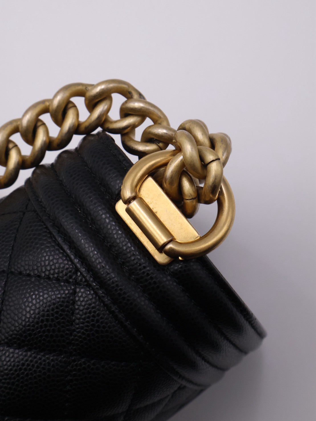 CHANEL Boy20 粒面牛皮口蓋包 - 黑金