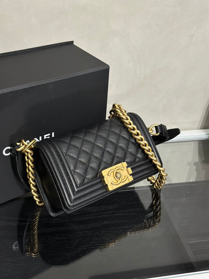 CHANEL Boy20 粒面牛皮口蓋包 - 黑金