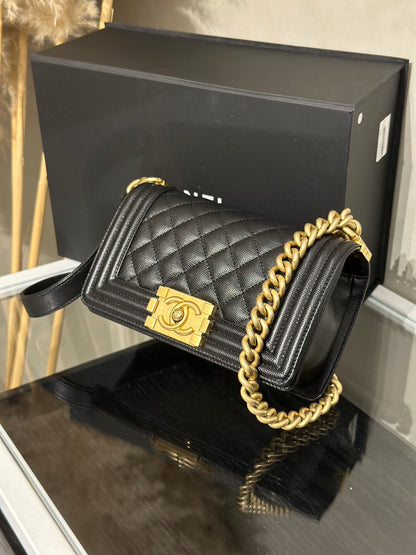 CHANEL Boy20 粒面牛皮口蓋包 - 黑金